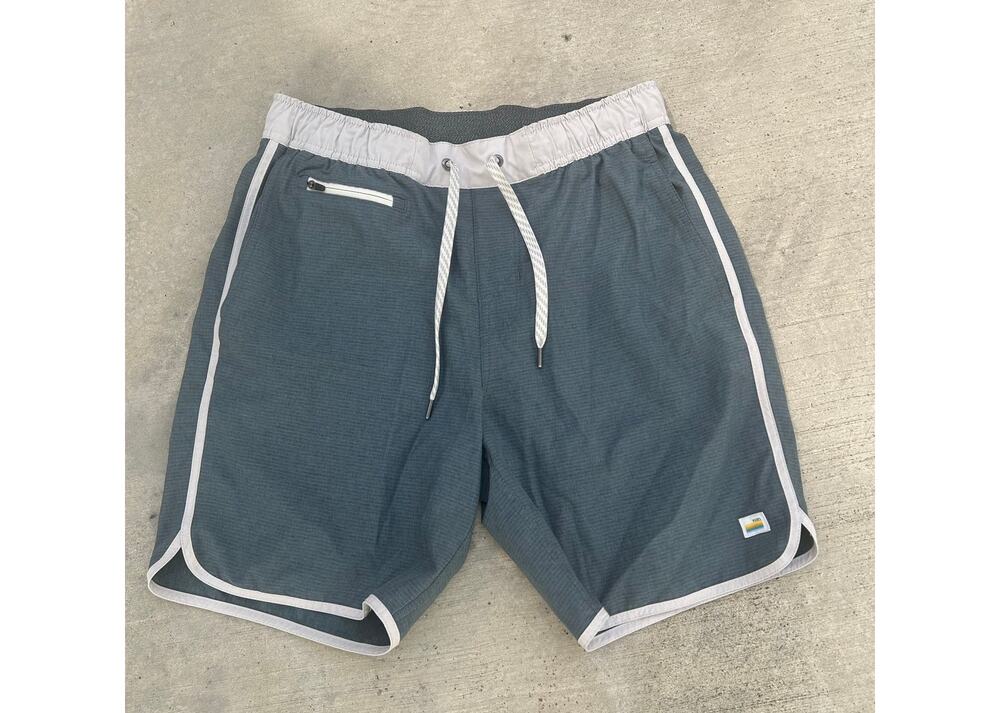 Vuori men's banks shorts size small